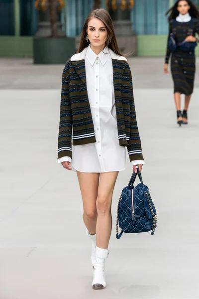 Look 7
